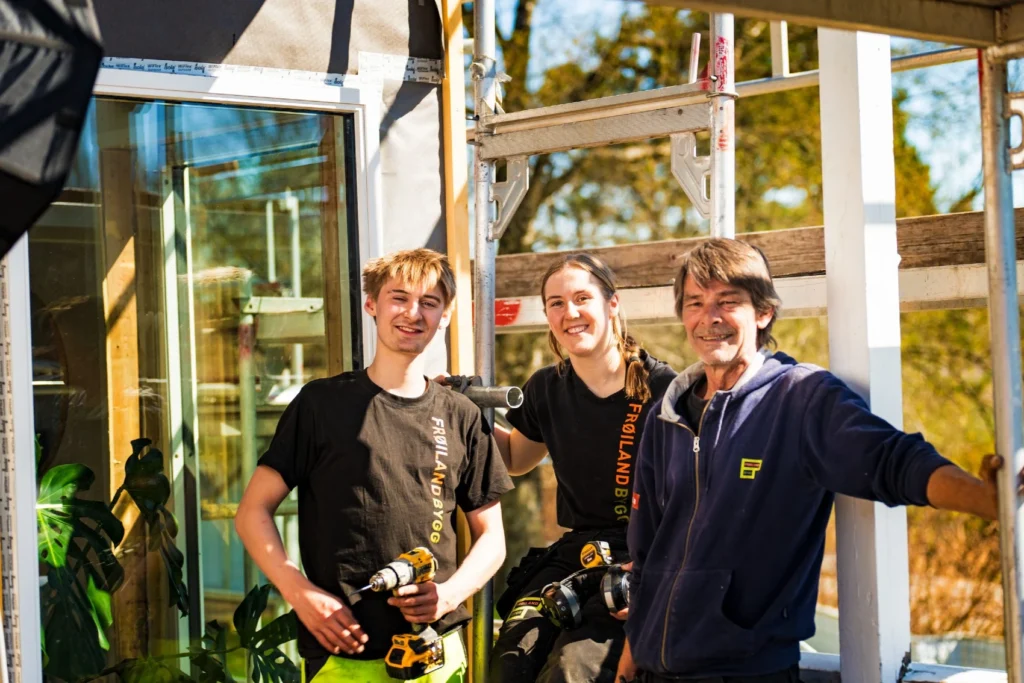 Tre kollegaer i Frøiland Bygg.